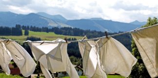 how to keep white clothes white